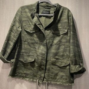 Sanctuary camo jacket. Size large.